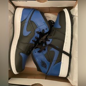 NEW! Jordan 1 Mid “Hyper Royal”